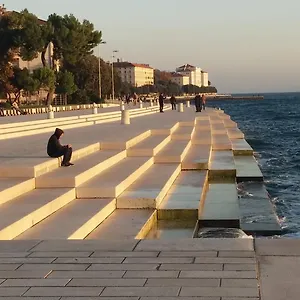 https://bastion-moro-rooms.hotelinzadar.com