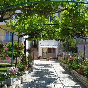 Paradiso Pola