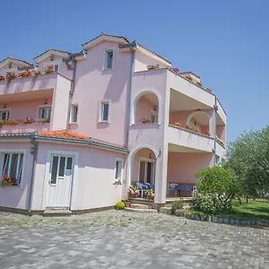 https://bed-and-breakfast-helena.hotels-in-trogir.com